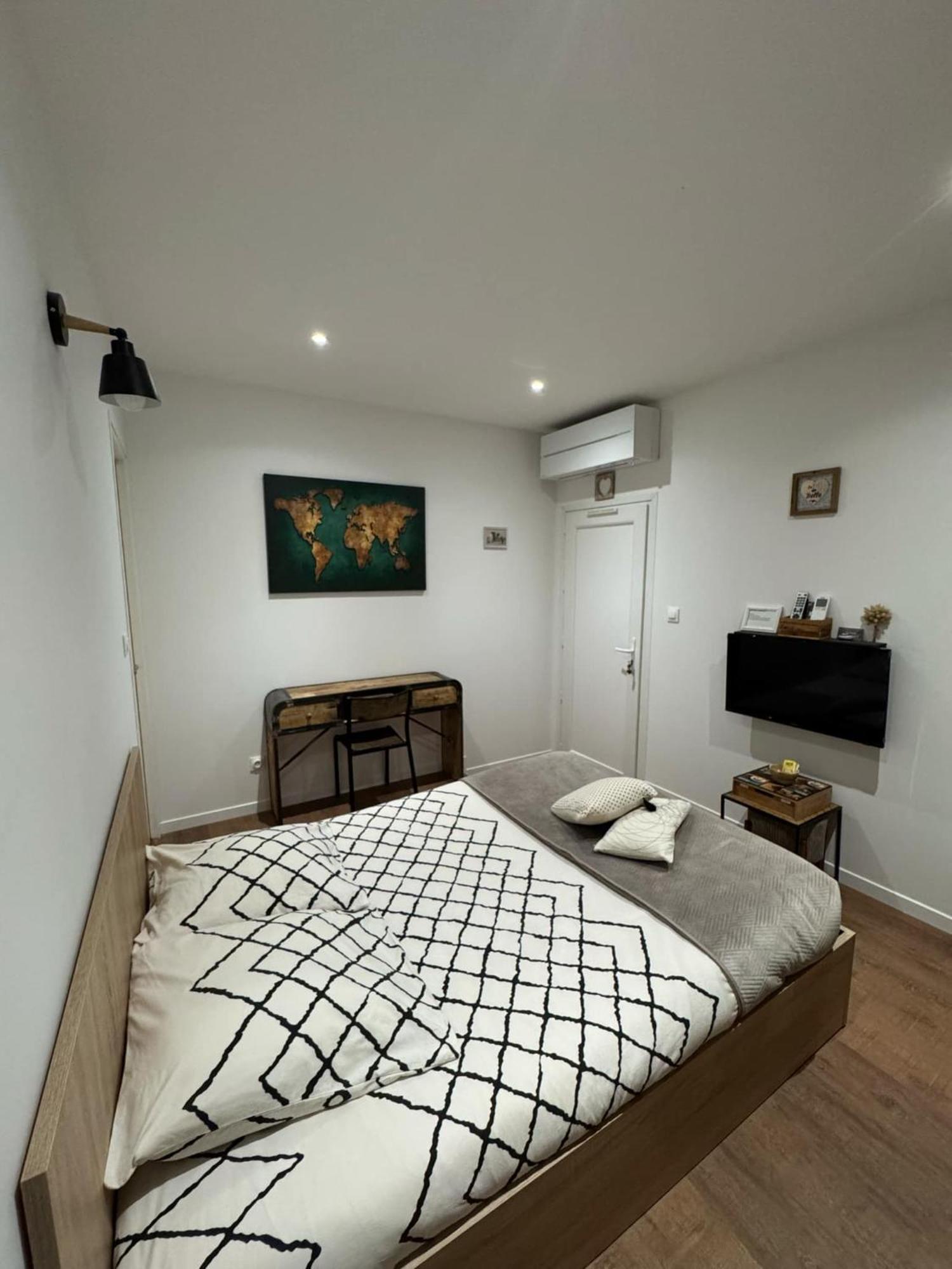 Chez Christian Et Valerie Apartment Rocbaron Bagian luar foto